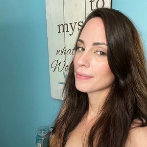 Meet your Posher, Larissa